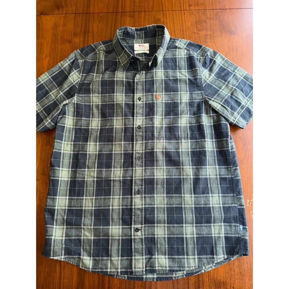 Fjallraven Men's Ovik Travel Short Sleeve Plaid Shirt Patina Green/Dark Navy L